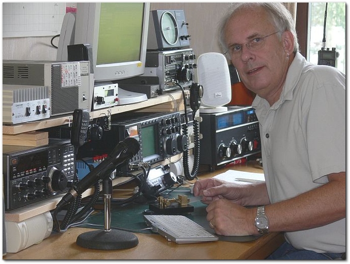 SM3DTQ, Inge Eklund, HAM radio operator Inge in the CW operating position running his Kent single paddle.
