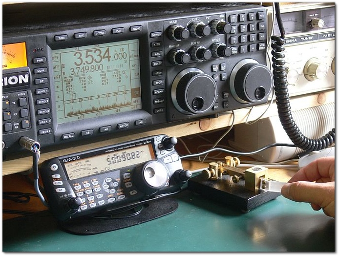 TenTec Orion HAM transceiver, TS-480SAT transceiver and Kent single paddle at SM3DTQ